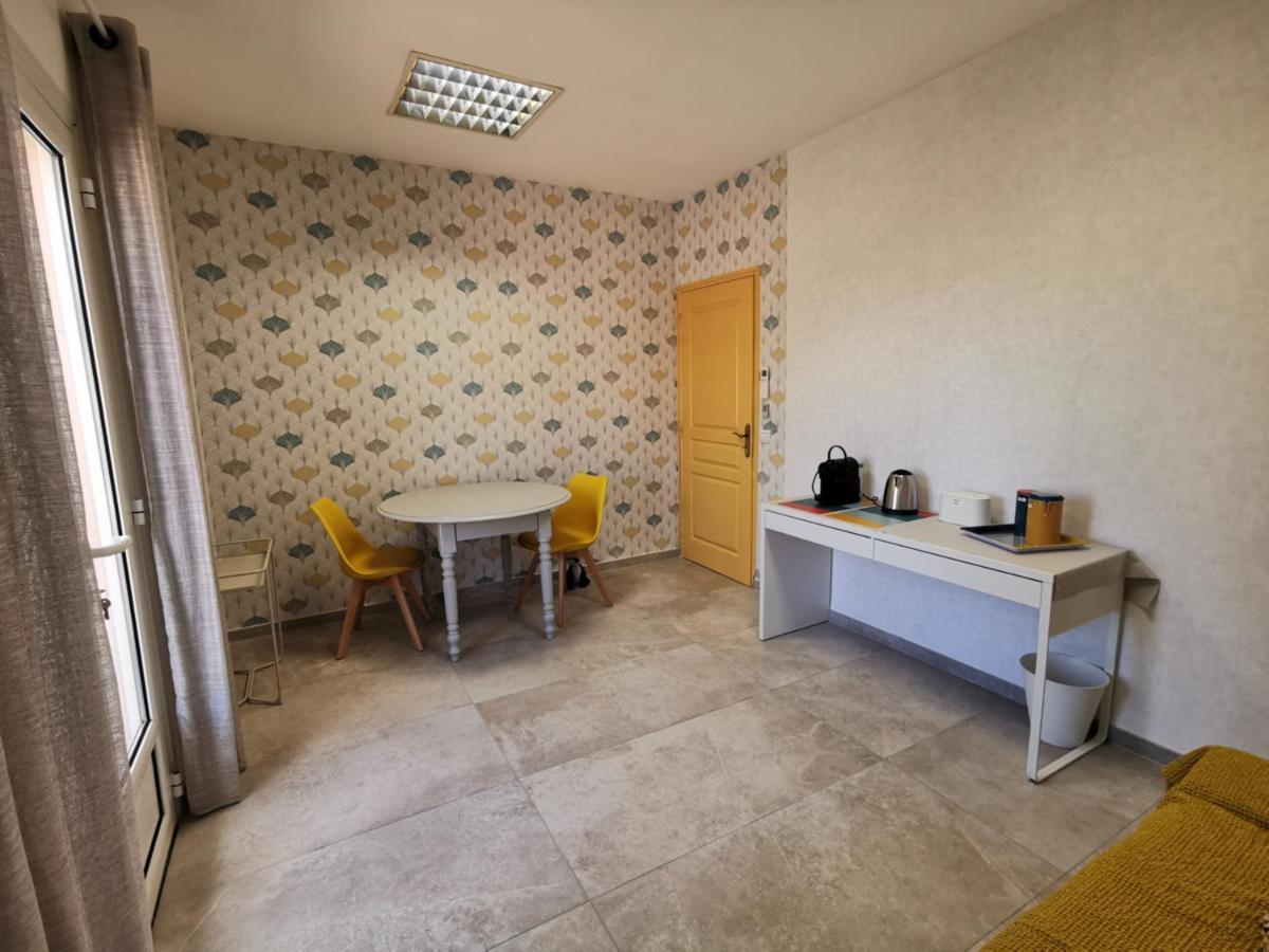La Chambre Du Saunei Castelnau-de-Guers Luaran gambar